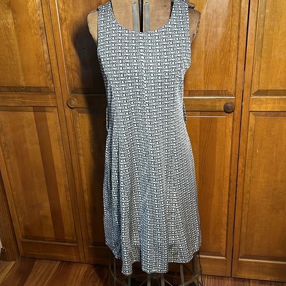 Elegant gray and black monogram design midi dress (Dress only—belt separate) - Picture 3 of 9